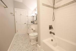 Sunset Point Pool House Close to Duke University