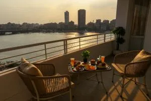 Luxury 5-Star Nile View Apartment - Prime Cairo Location - Al Manyal