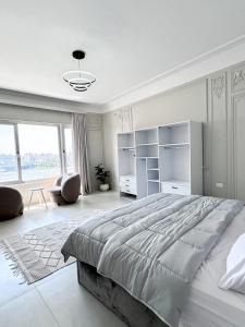 Luxury 5-Star Apartment, Prime Nile View