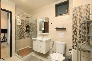 1 bdr Apartment Naiharn Beach Condo by CapitalPro