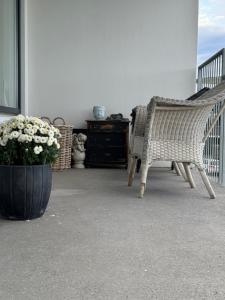 Peaceful Icelandic Retreat Near Nature & City