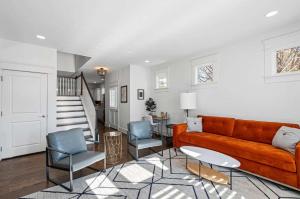 Tranquil East Nashville Zen Retreat with 2 Patios, Garage Parking, Yoga Mats Included, Covered Patio and Deck, Walk to Five Points Dining & Bars, Board Games, 10 Min to Broadway, 24 Hr Hospitality