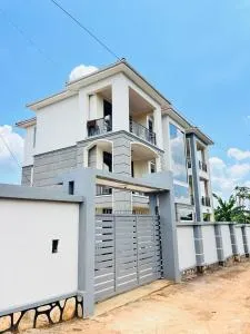 Hidden gem with free wifi and parking - Kavule