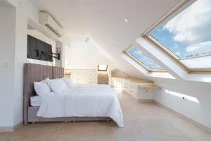 אחוזת קסם - Neve Daniel