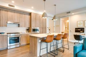 2 Mi to Downtown Denver Modern Condo with Balcony!