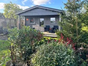 Chalet in het groen met airco - Rottevalle
