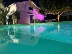 L Escale Girondine avec son spa, son sauna et sa piscine privative