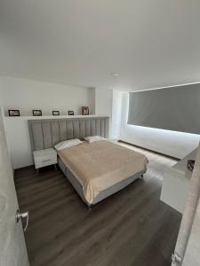 Modern 3 Bedroom Apartment with balcony