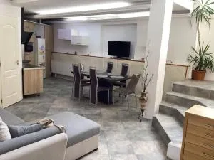 Central City Apartman - Mikepércs