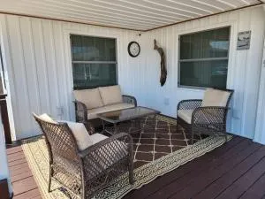 Sandusky Boathouse with view of Cedar Point - 马布尔黑德