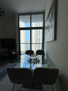Dubai Marina Royal Premium Serviced Apartments Marina Wharf - KIDS STAY FREE plus free check in 24 hours