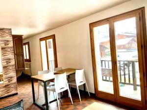 La clusaz Centre village , pied des pistes, 42 m2 , balcon sud vue montagne