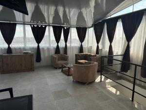 APARTAESTUDIO AMOBLADO EN ZONA ROSA DE DOSQUEBRADAS