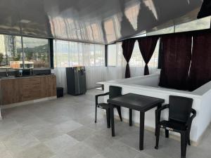 APARTAESTUDIO AMOBLADO EN ZONA ROSA DE DOSQUEBRADAS