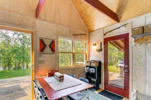 Riverside Retreat in Crosby Pet Friendly!