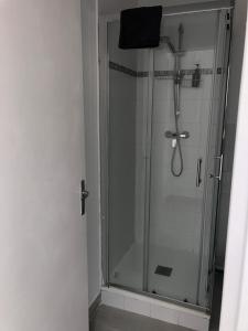 Appartements Saint Gratien 3 min a pied transport Tour Eiffel : photos des chambres