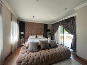 4 Bedroom Elegant House in Bryanston Sandton