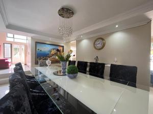 4 Bedroom Elegant House in Bryanston Sandton