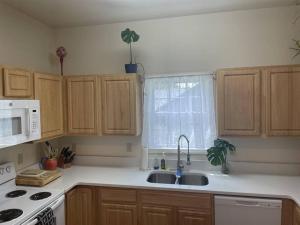 Entire 3B 2Ba Home- Close to Everything in Durham!