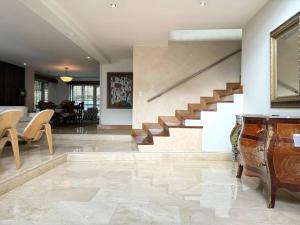 Medellin Mansion 680 m2 with pool and steam room