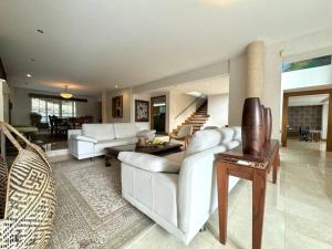 Medellin Mansion 680 m2 with pool and steam room