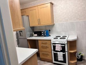 Spacious 2 bed apartment - Free parking
