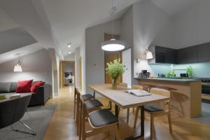 Three-Bedroom Penthouse Apartment with Fireplace room in STRADONIA Serviced Apartments