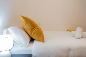 Vigo CENTRO Vialia AVE 4PAX ツ by Rias Baixas Rentals