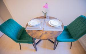 Cozy Two Bedroom at Chelsea Cloisters Hotel