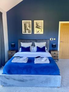 Stunning modern homein beautiful grounds.