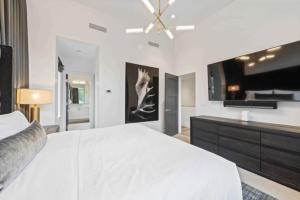Riverfront Townhome 18 by East West Hospitality
