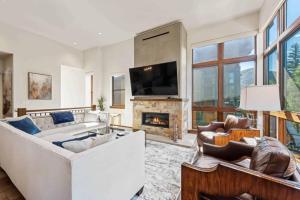 Riverfront Townhome 15 by East West Hospitality