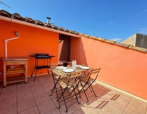 Logement entier 2 à 4 personnes WIFI-TOIT TERRASSE-BBQ