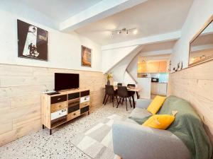 Logement entier 2 à 4 personnes WIFI-TOIT TERRASSE-BBQ