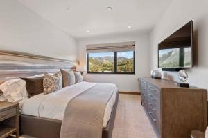 Riverfront Lodge 406 by East West Hospitality