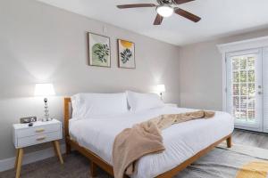 Walk to ATT-Glblife-Free Parking-Min to attraction