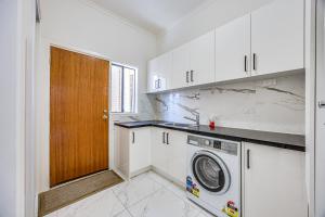 StayAU 6BR Deluxe Lakeview House Point Cook