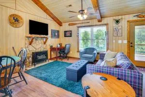 Peaceful Kuttawa Cabin with Fire Pit Explore and Play - Gilbertsville