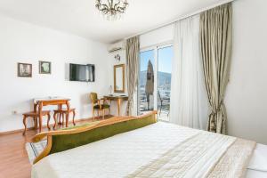 Apartments by the sea Trogir - 21995