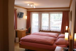 Triple Room room in Cresta Hotel