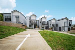 West Harbour Modern 4-Bedroom Retreat - 4hvězdičkové hotely ve městě Auckland
