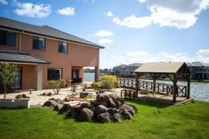 StayAU 5BR Idyllic Lakefront Escape Point Cook - Пойнт-Кук