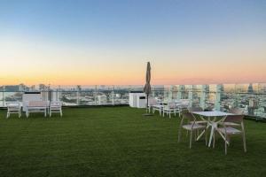 Torre Central 102: Malecón, Lujo y Vistas de ensueño.