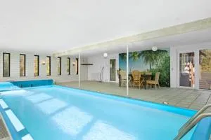 Holiday Home With Pool For 12 People - Manna