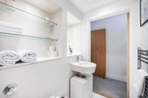 Contemporary 2 Bedroom Flat in Canary Wharf