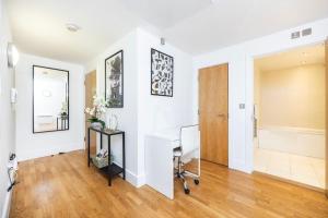 Contemporary 2 Bedroom Flat in Canary Wharf