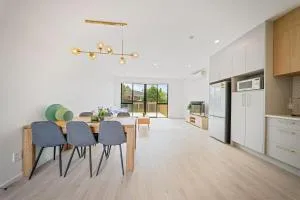 Botany Modern Townhouse Retreat - Whitford