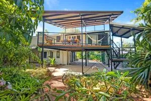 Treehouse in the Tropics - A Lush Poolside Lifestyle - 卡苏阿利纳