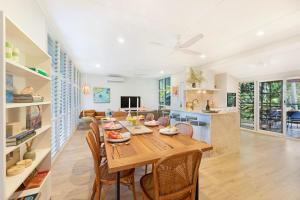 Treehouse in the Tropics - A Lush Poolside Lifestyle
