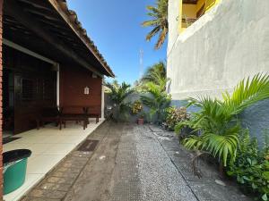 Casa Duplex com 2 suítes com ar condicionado ,100m da Praia - Barra de São Miguel, a 8 minutos da praia do gunga e a 3 da praia bonita! Condomínio com piscina e churrasqueira!